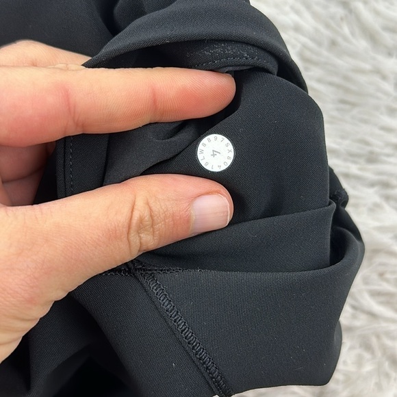 Lululemon On The Fly Skirt *21" Black - Picture 6 of 6